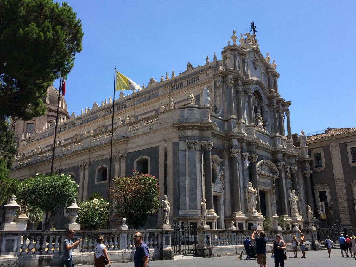 Apartment For 2 In Catania, B&B Le Voci Del Mercato ภายนอก รูปภาพ