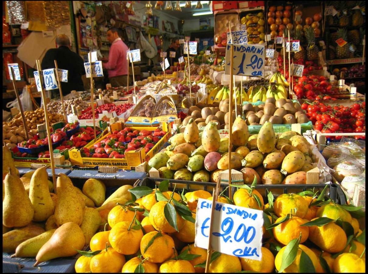 Apartment For 2 In Catania, B&B Le Voci Del Mercato ภายนอก รูปภาพ