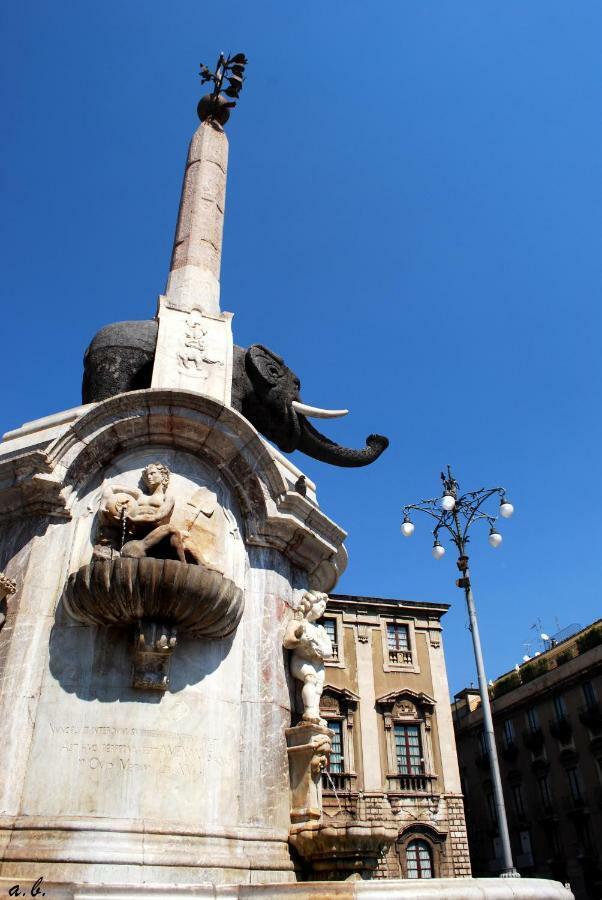 Apartment For 2 In Catania, B&B Le Voci Del Mercato ภายนอก รูปภาพ