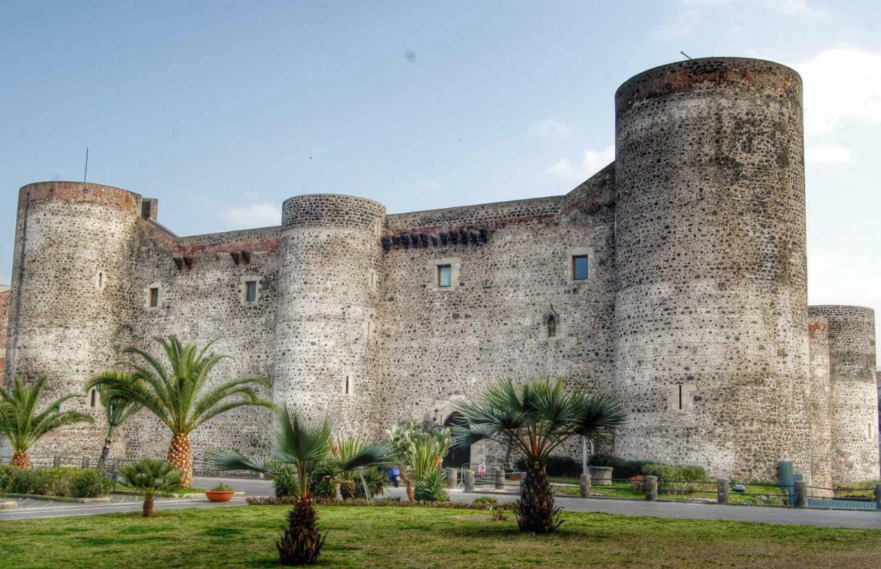 Apartment For 2 In Catania, B&B Le Voci Del Mercato ภายนอก รูปภาพ